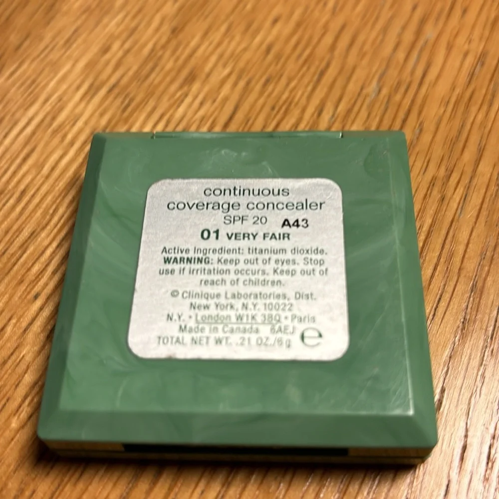Clinique continuous coverage concealer VINTAGE Compact SPF 20 Very Fair 01‎ NEW